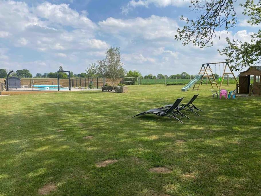 Vila La Miltiere, Maison Avec Piscine, Spa Et Sauna Isigny-le-Buat Exteriér fotografie