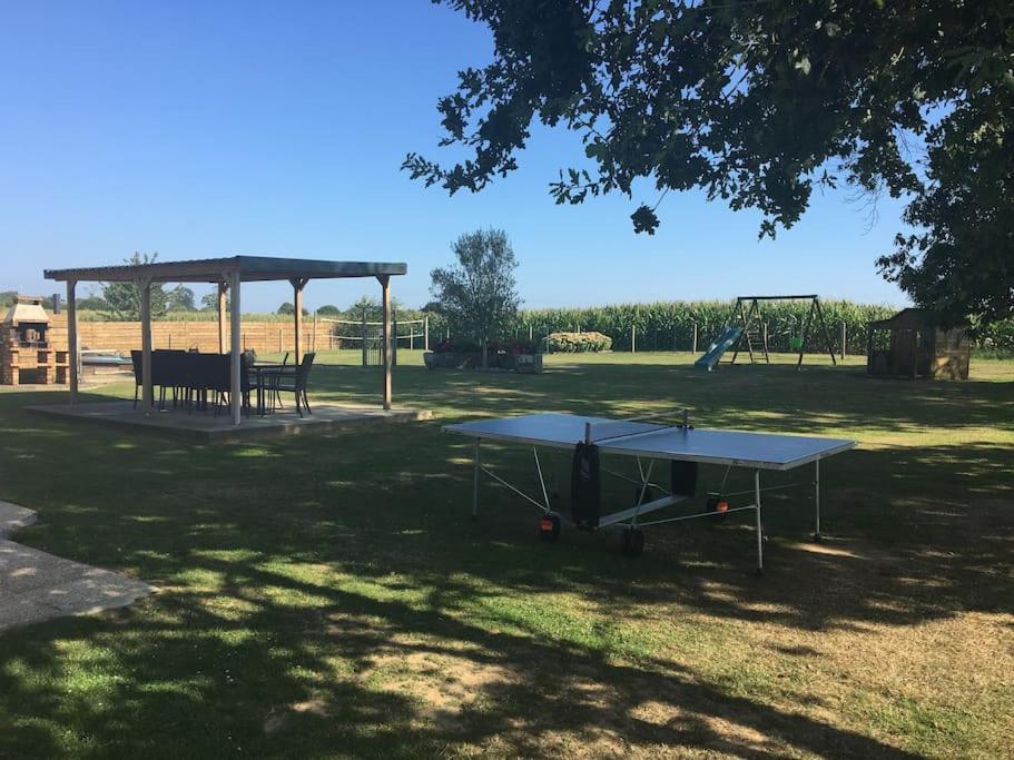 Vila La Miltiere, Maison Avec Piscine, Spa Et Sauna Isigny-le-Buat Exteriér fotografie